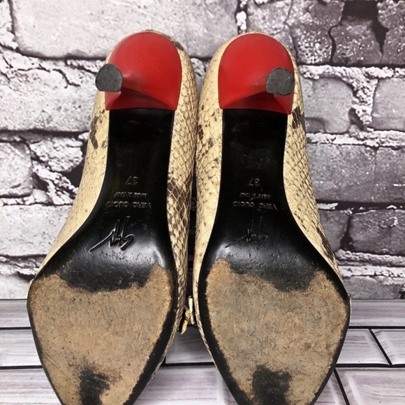 Giuseppe Zanotti Cream Leather Black SnakeSkin Pointed Pump - Picture 5 of 5